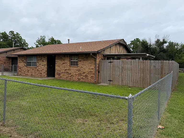 721 E Wallace St — Photo 2