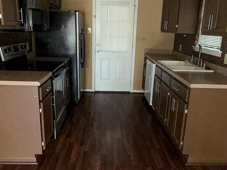 2540 Sapphire Dr — Photo 6
