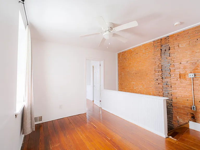 421 E Flora St — Photo 13