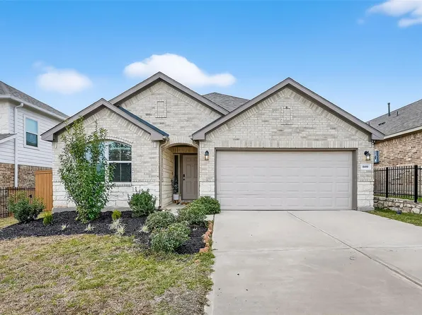 689 Red Elm Ln, Conroe, TX 77304