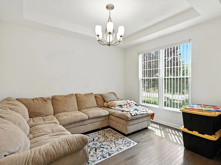 5497 Mercier St — Photo 7