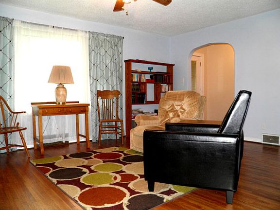 3rd image of 509 Glenn Ct