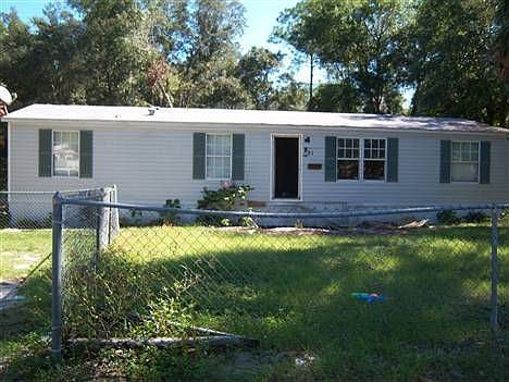 3rd image of 521 SE 129th Ter