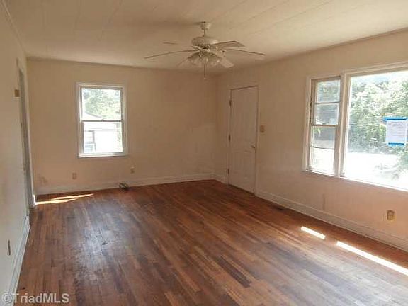 4th image of 910 Whitsett Ave