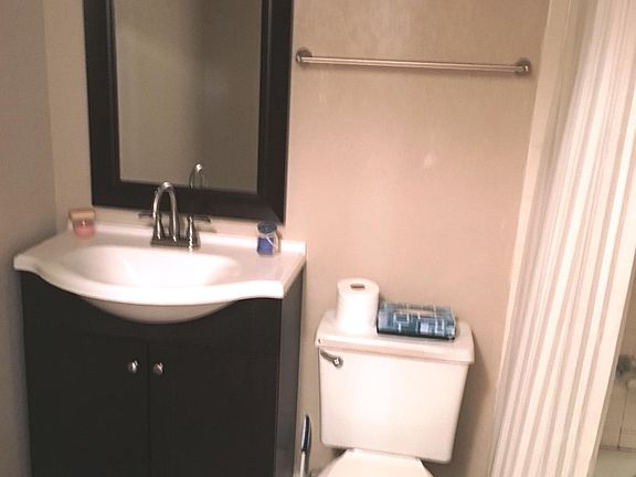 4th image of 5680 Coach Dr W APT B