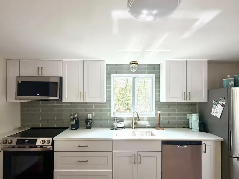 8 Terry Ave — Photo 3