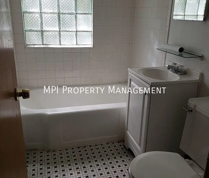 336 N 75th St #12 — Photo 4