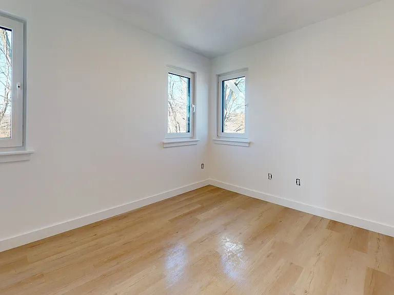 2837 Washington St — Photo 4