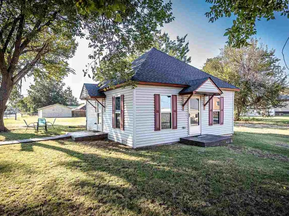 121 S 3rd St, Cyril, OK 73029