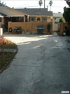 2nd image of 1208 E Kenwood Ave