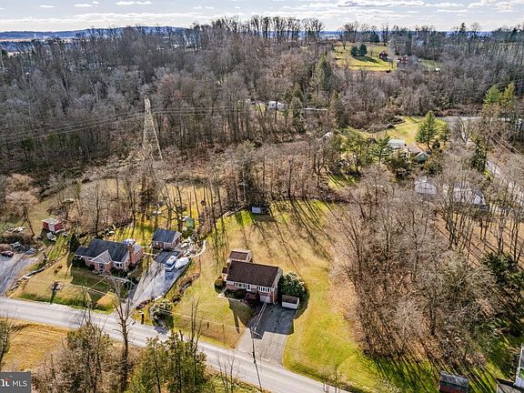 3rd image of 735 Greenville Rd