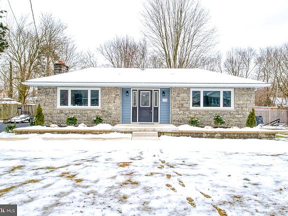 4th image of 73 Bortle Ave