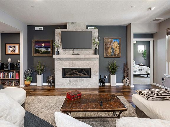 5th image of 4356 Corvina St
