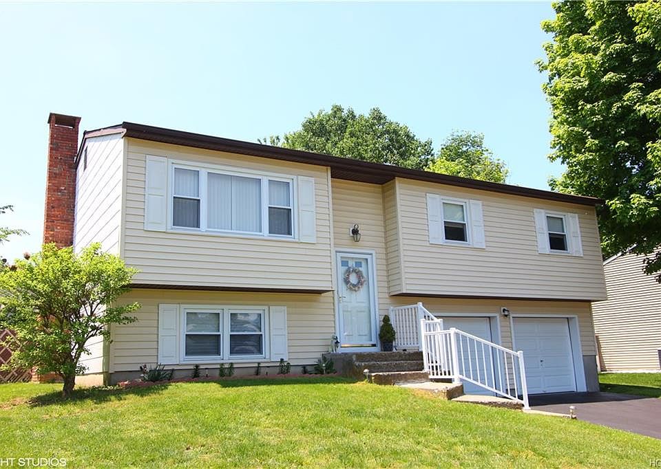 1st image of 24 Pearsall Dr