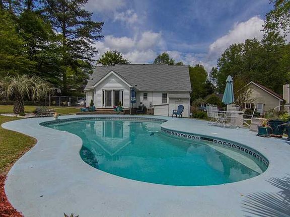 3rd image of 101 Great North Ct