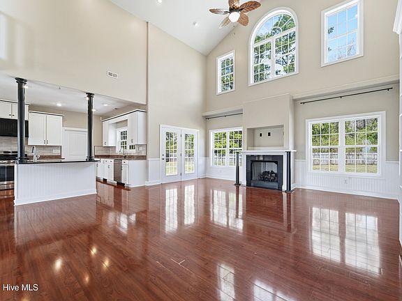 5th image of 555 Park Meadows Dr