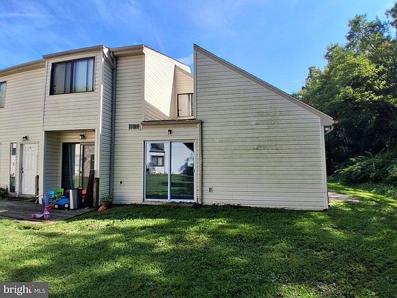 4th image of 1004 Crimson Tree Way #24A