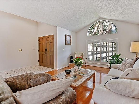 3rd image of 429 W Davis Blvd