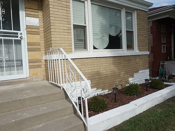 2nd image of 9812 S Greenwood Ave
