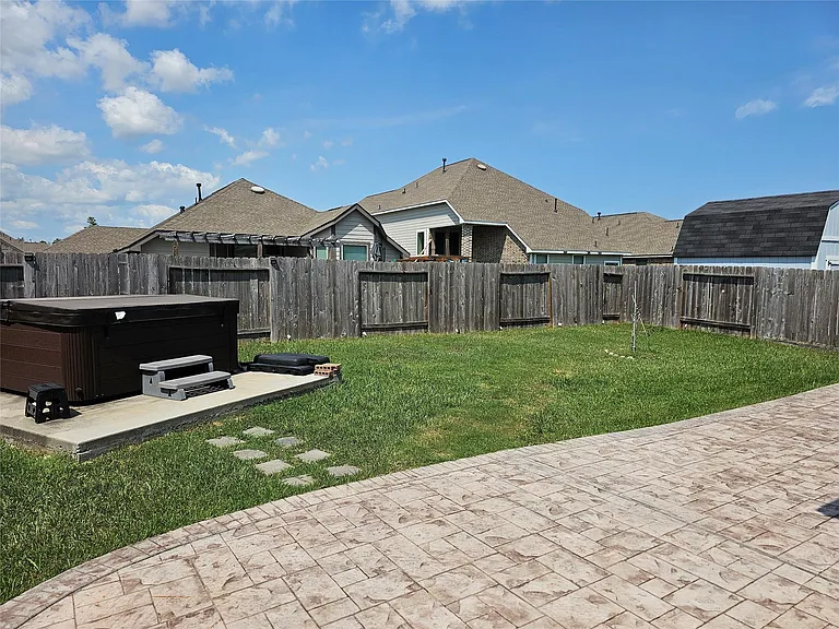 8411 Hunters Cliff Dr — Photo 12