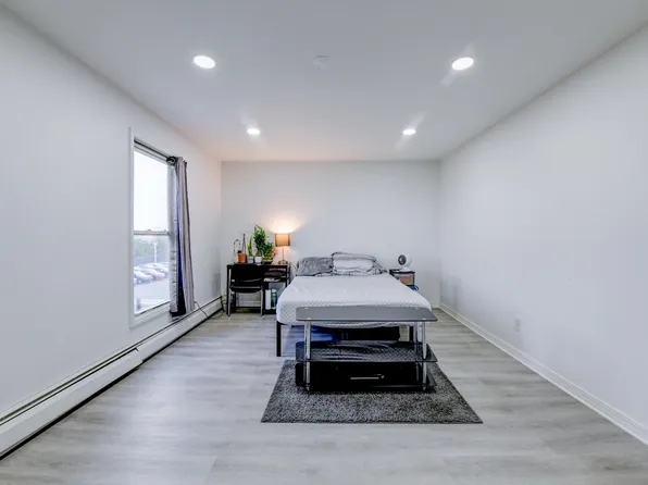 708 Garfield Avenue image 22 of 32