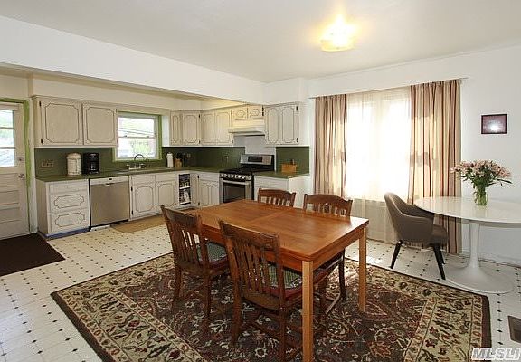 5th image of 1025 Marcus Ave