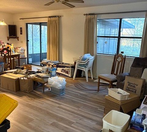 3rd image of 54 W Elvendon Dr