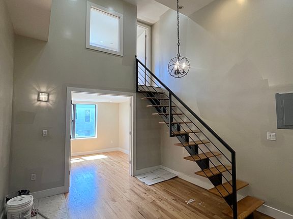 2nd image of 323 Melrose St #3F