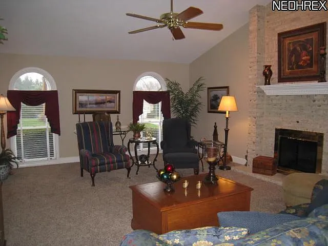 4829 Glenridge Cir NE photo 1