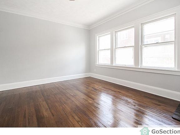 4th image of 2002 Clarence Ave APT 5