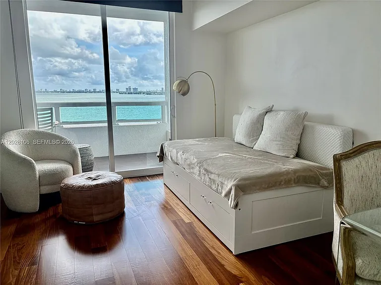 1800 N Bayshore Dr #905 — Photo 22
