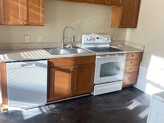 5th image of 202 N Washington St #302