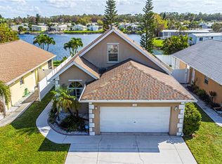 385 Leawood Cir, Naples, FL 34104