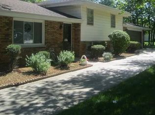 205 Fairview Ln, Schererville, IN 46375