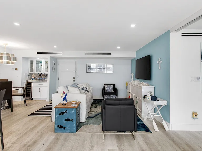 1236 Hillsboro Mile Bch #406 — Photo 16