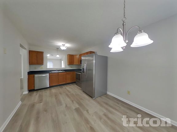 4th image of 1039 Central Park Blvd S