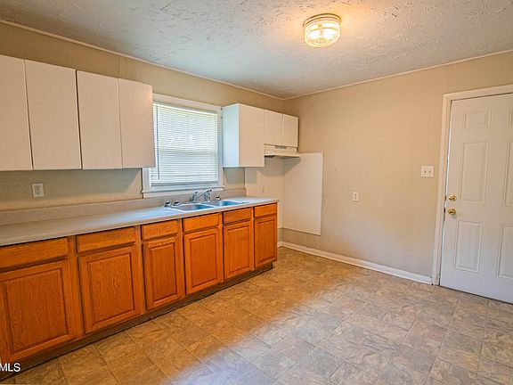 5th image of 2208 Barker Ave