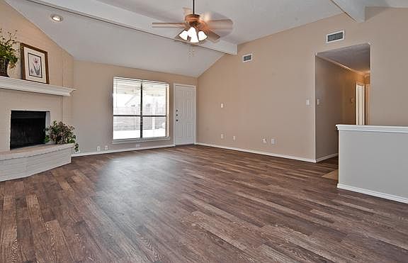 4th image of 1124 Colmar Dr
