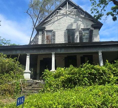 4th image of 910 Chestnut St