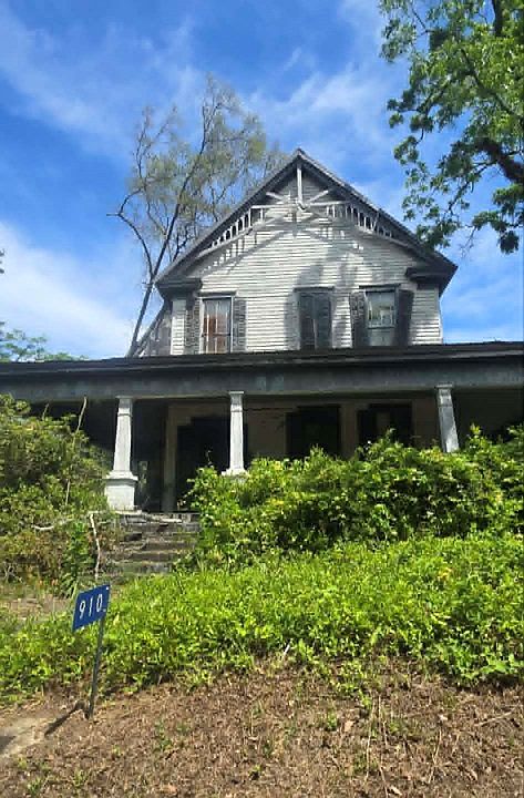 4th image of 910 Chestnut St