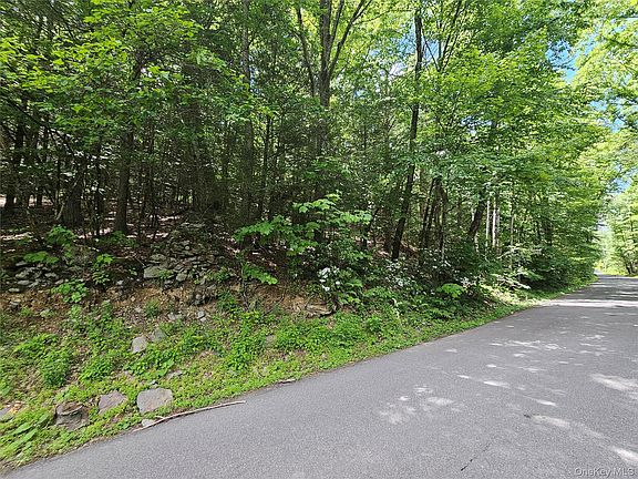 4th image of Trails End Road