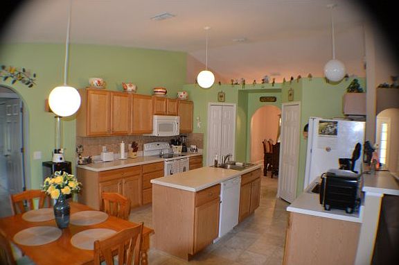 4th image of 1030 W Drexel Pl