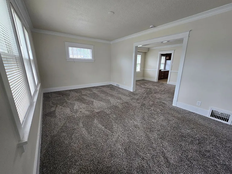 1109 Dousman St — Photo 5