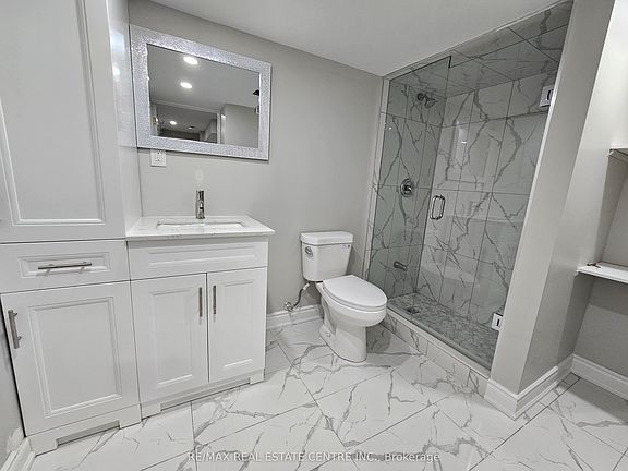 2nd image of 180 Giddings Cres