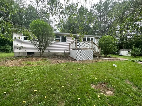 31 Harrington Rd, Charlton, MA 01507