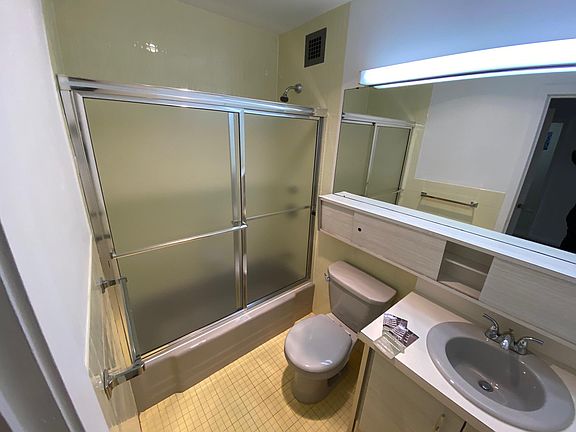 4th image of 1433 Commonwealth Ave #703