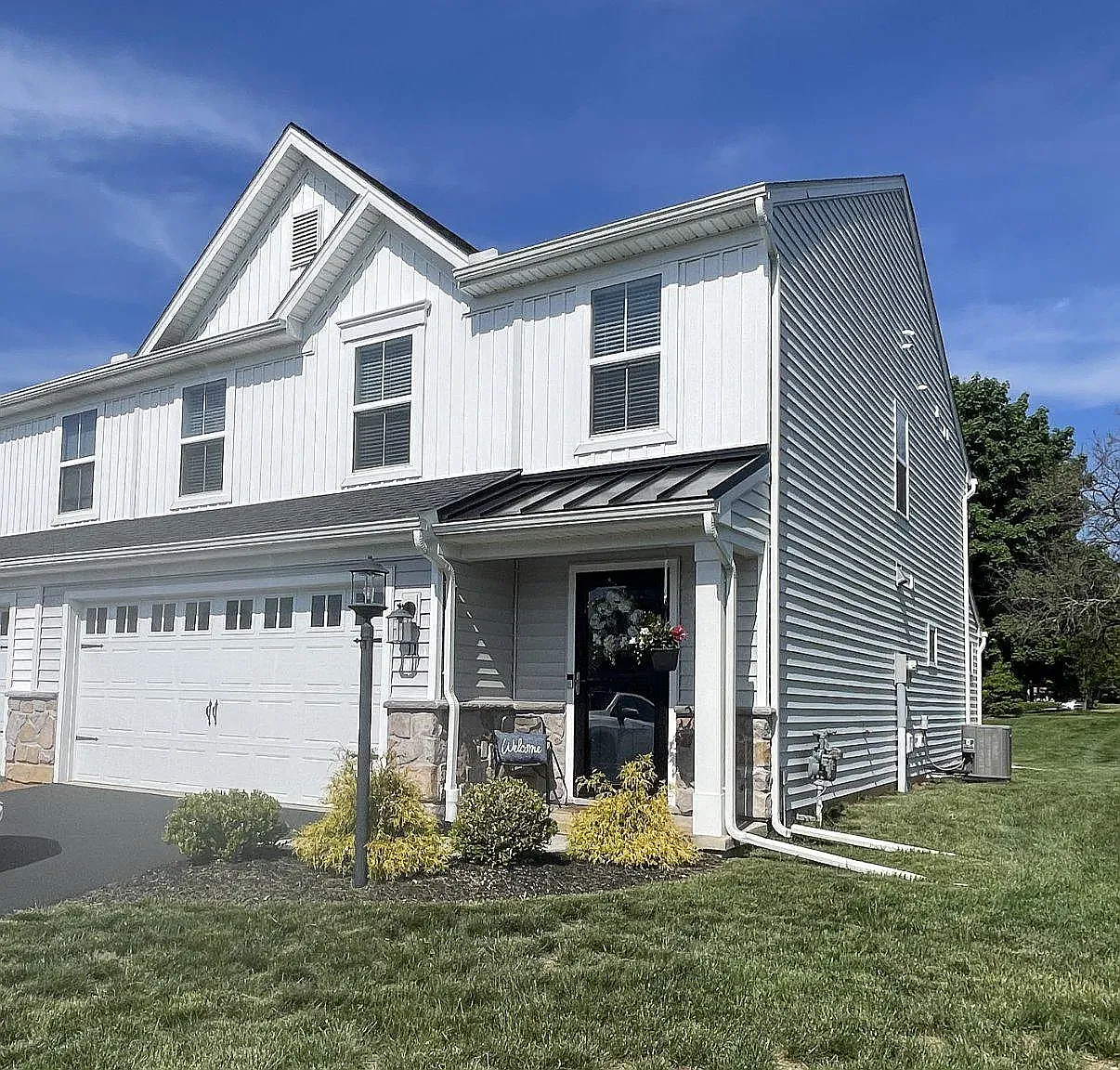 3 bed, 2.5 bath, 1760 sqft, $2,000 — Photo 1