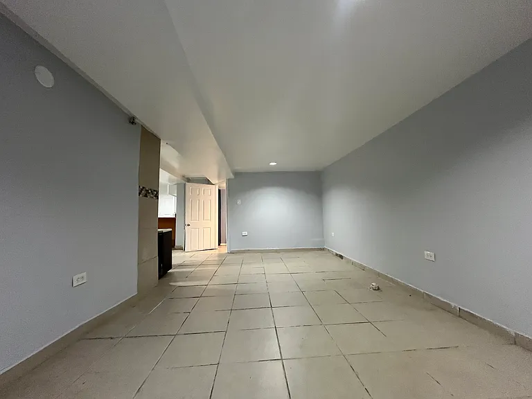1167 W 19th St #BASEMENT — Photo 2