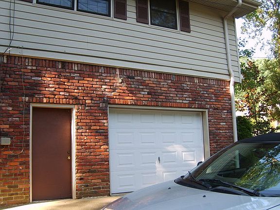 SIDE ( DRIVEWAY )