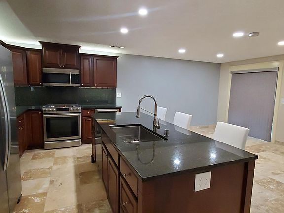 4th image of 8901 NE 72nd St